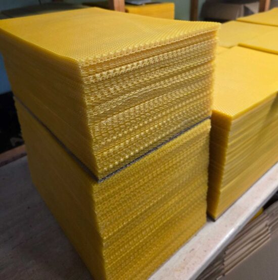 Bišu vaska šūnas sveču izgatavošanai